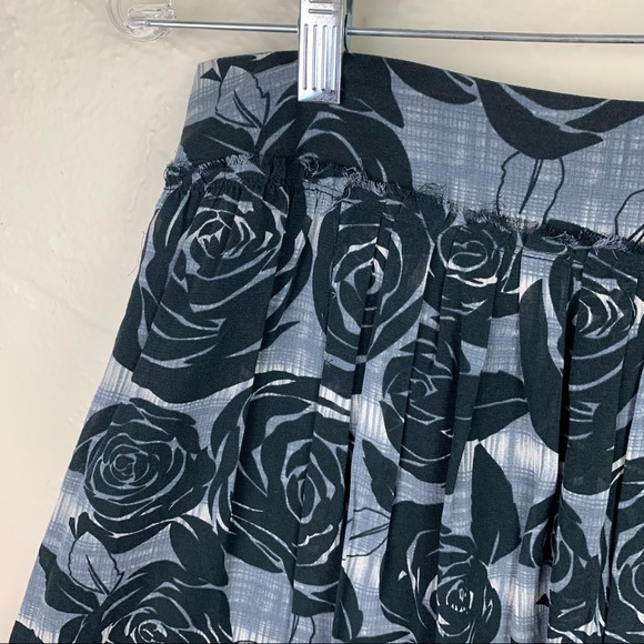 Banana Republic Silk Floral Skirt Size 4 - Picture 2 of 6